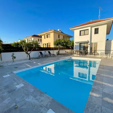 Nyaraló Sunny Pool House *