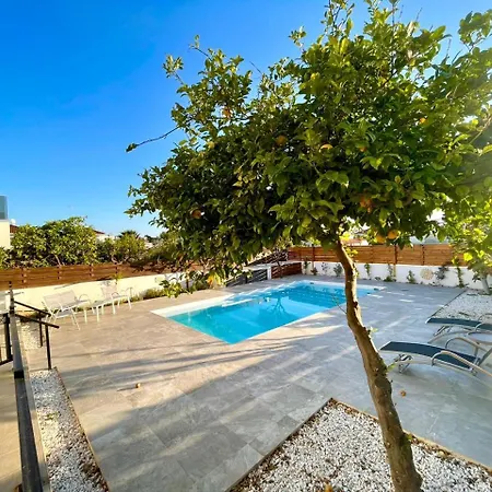 Case de vacanță Sunny Pool House Pyla