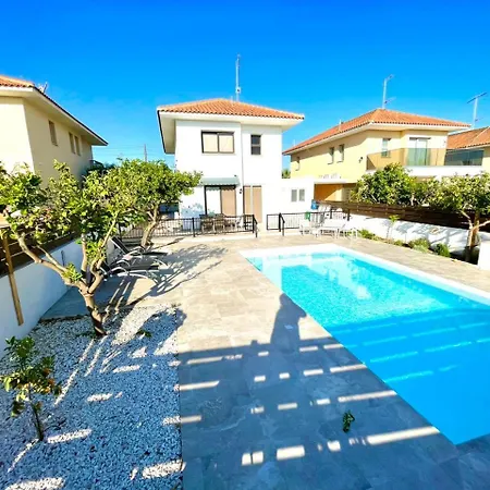Nyaraló Sunny Pool House *